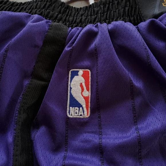 Los Angeles Lakers - Picture 3 of 8